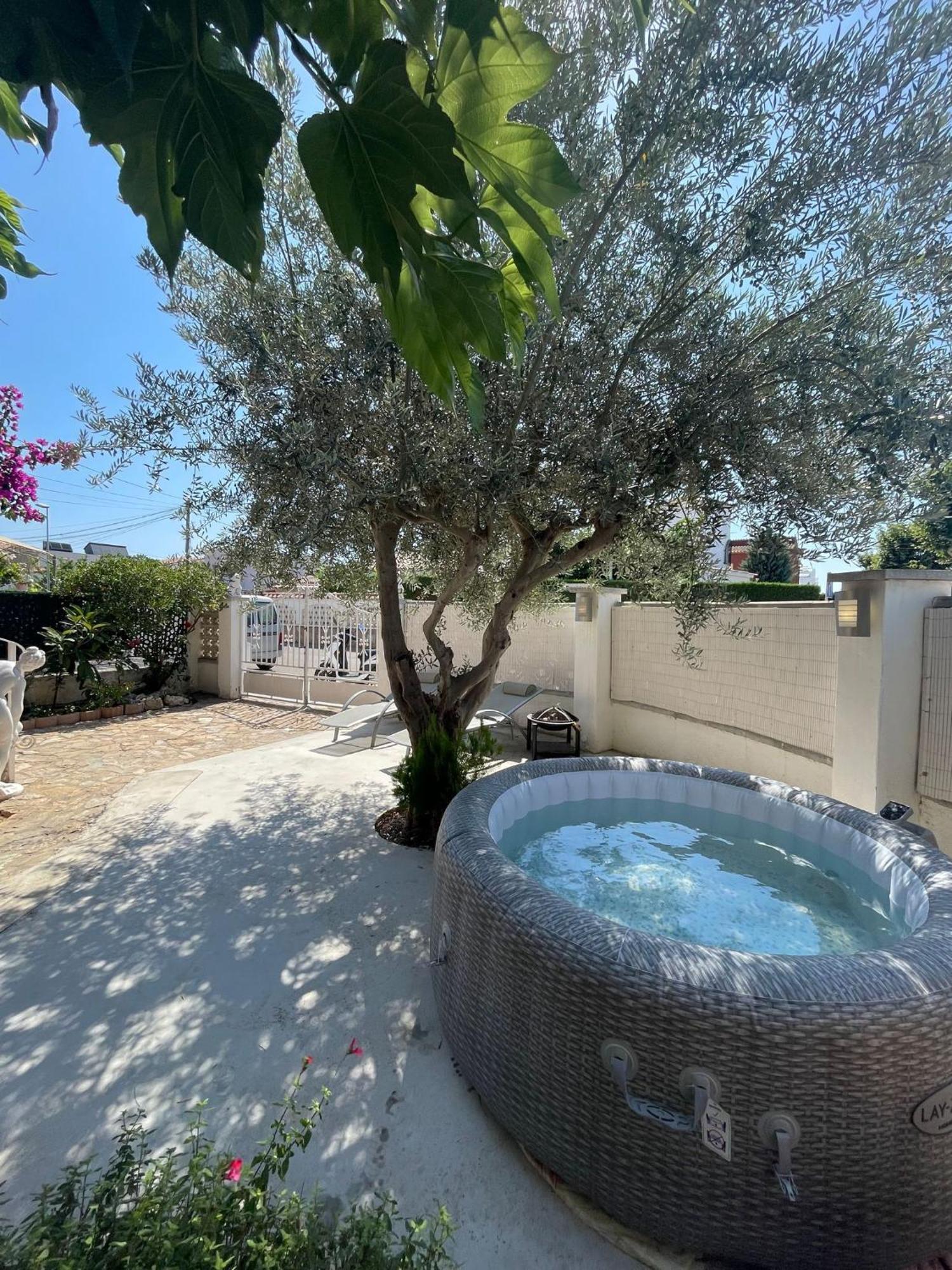 Leones Villa Empuriabrava Exterior photo